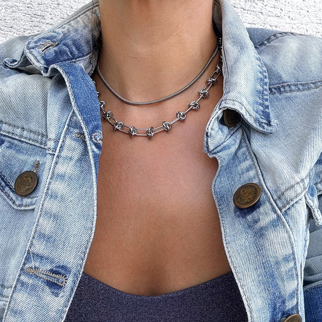 THE KNOT NECKLACE