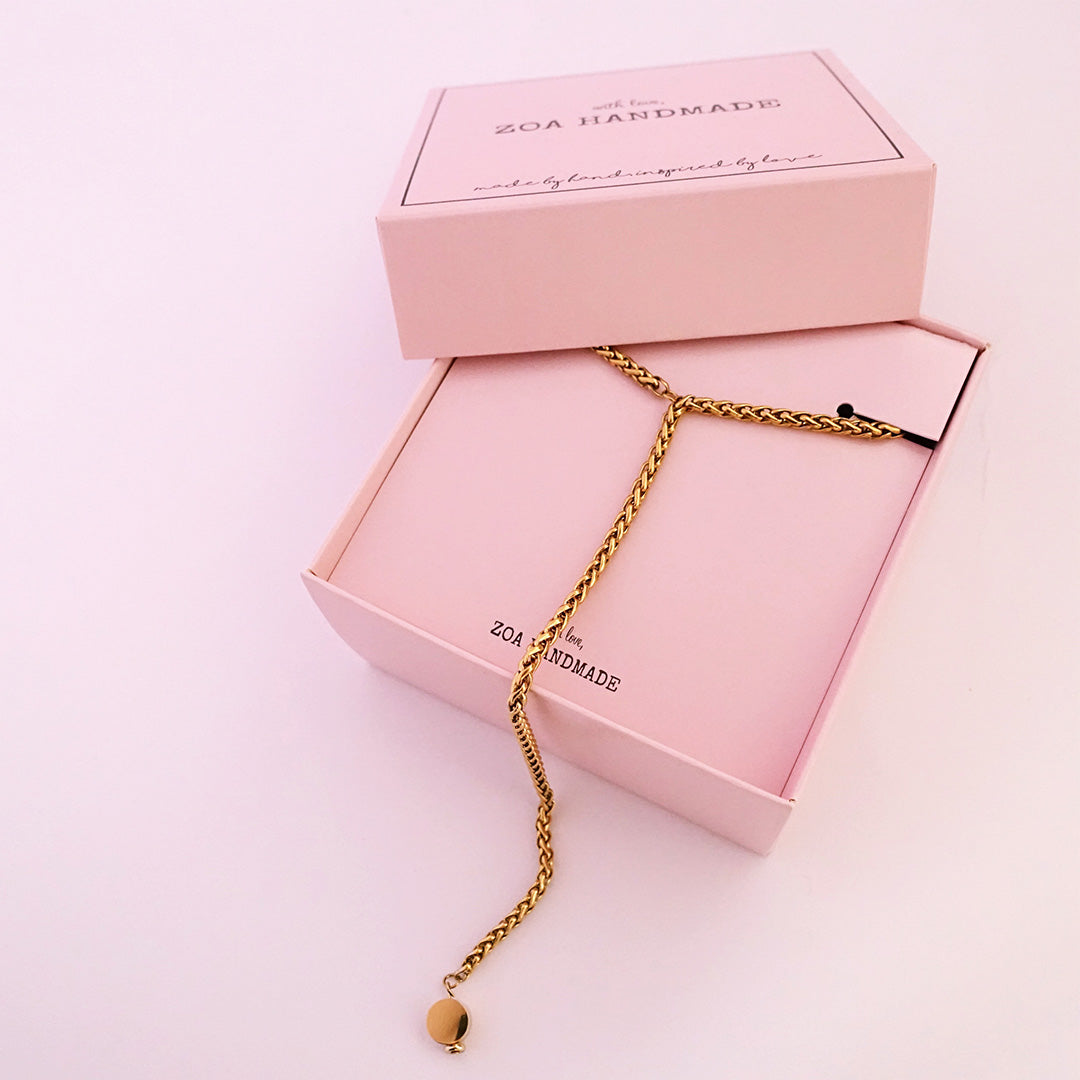 SILHOUETTE NECKLACE
