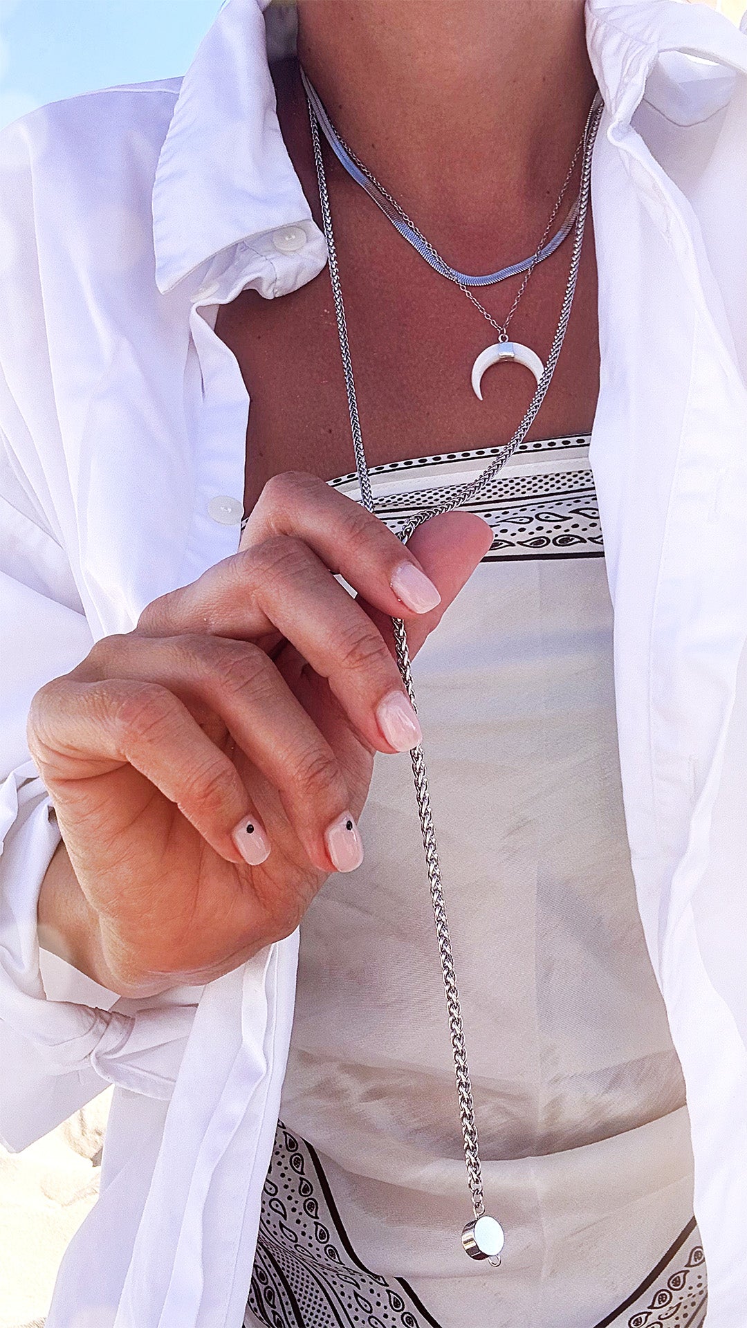 SILHOUETTE NECKLACE