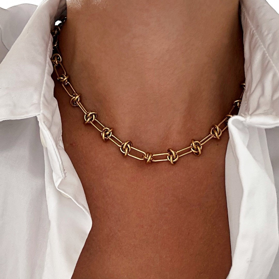 THE KNOT NECKLACE