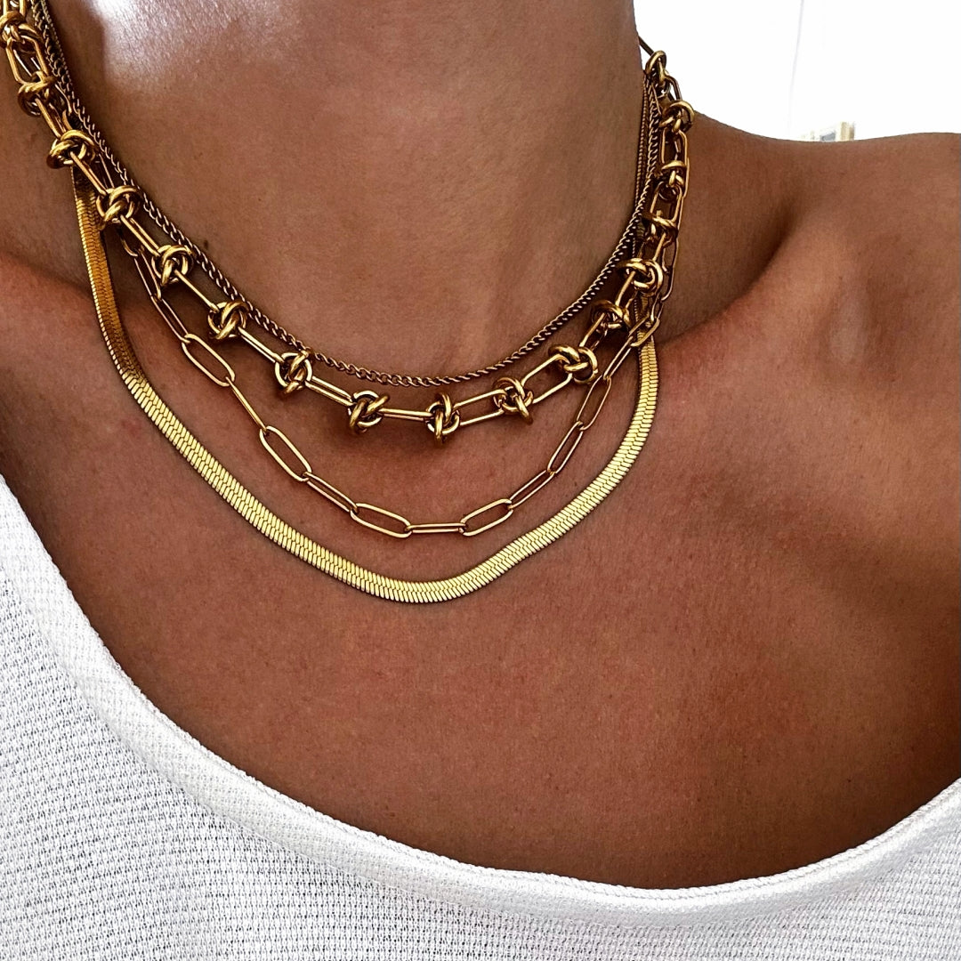THE KNOT NECKLACE