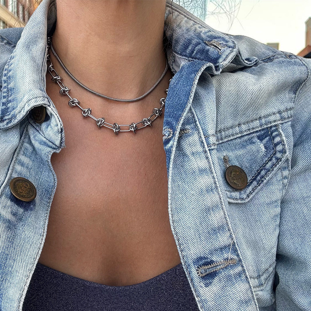 THE KNOT NECKLACE
